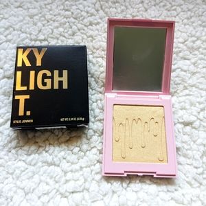 Kylight Kylie Jenner Illuminating Powder